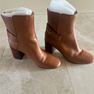 Elegant Tan Leather Heeled Boots